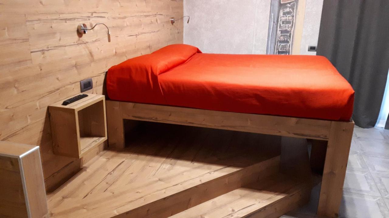 Hotel Bed & Rooms , Corte Rossa -1 Min Walk To Bernina Express Тирано Экстерьер фото