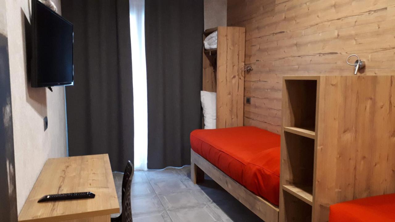 Hotel Bed & Rooms , Corte Rossa -1 Min Walk To Bernina Express Тирано Экстерьер фото