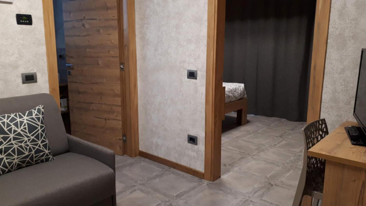 Hotel Bed & Rooms , Corte Rossa -1 Min Walk To Bernina Express Тирано Экстерьер фото