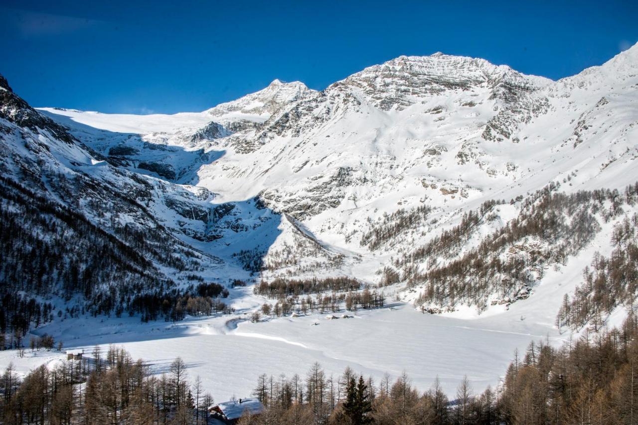 Hotel Bed & Rooms , Corte Rossa -1 Min Walk To Bernina Express Тирано Экстерьер фото