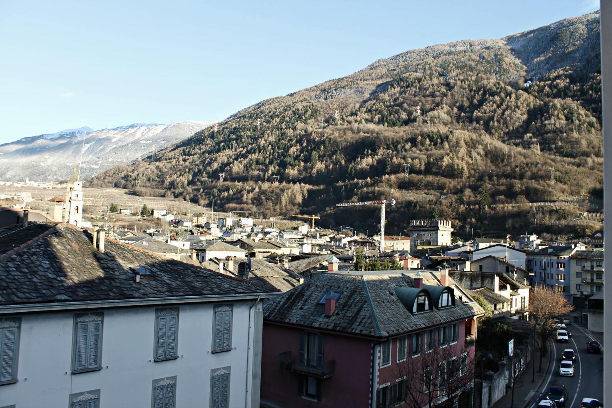 Hotel Bed & Rooms , Corte Rossa -1 Min Walk To Bernina Express Тирано Экстерьер фото