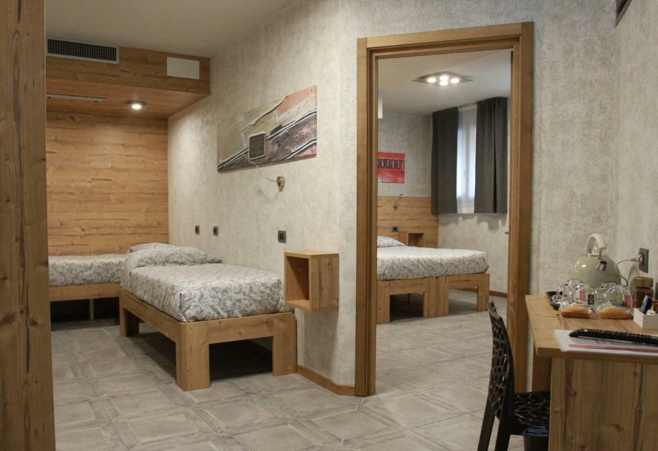 Hotel Bed & Rooms , Corte Rossa -1 Min Walk To Bernina Express Тирано Экстерьер фото